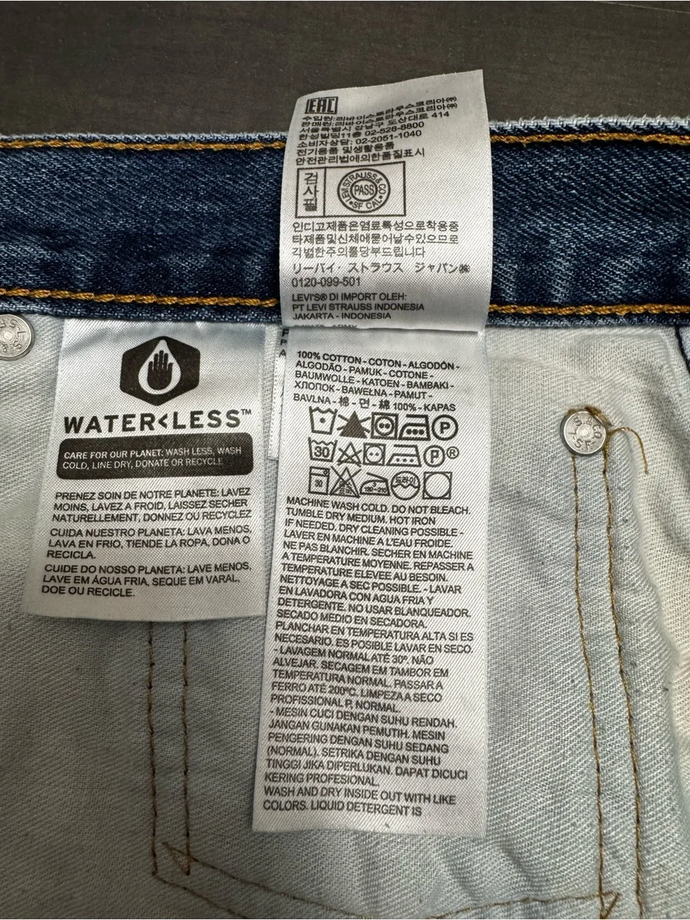 Levi’s 550 Blue Jeans 46 x 30 Med Wash Relaxed Denim Zip fly 5 pocket